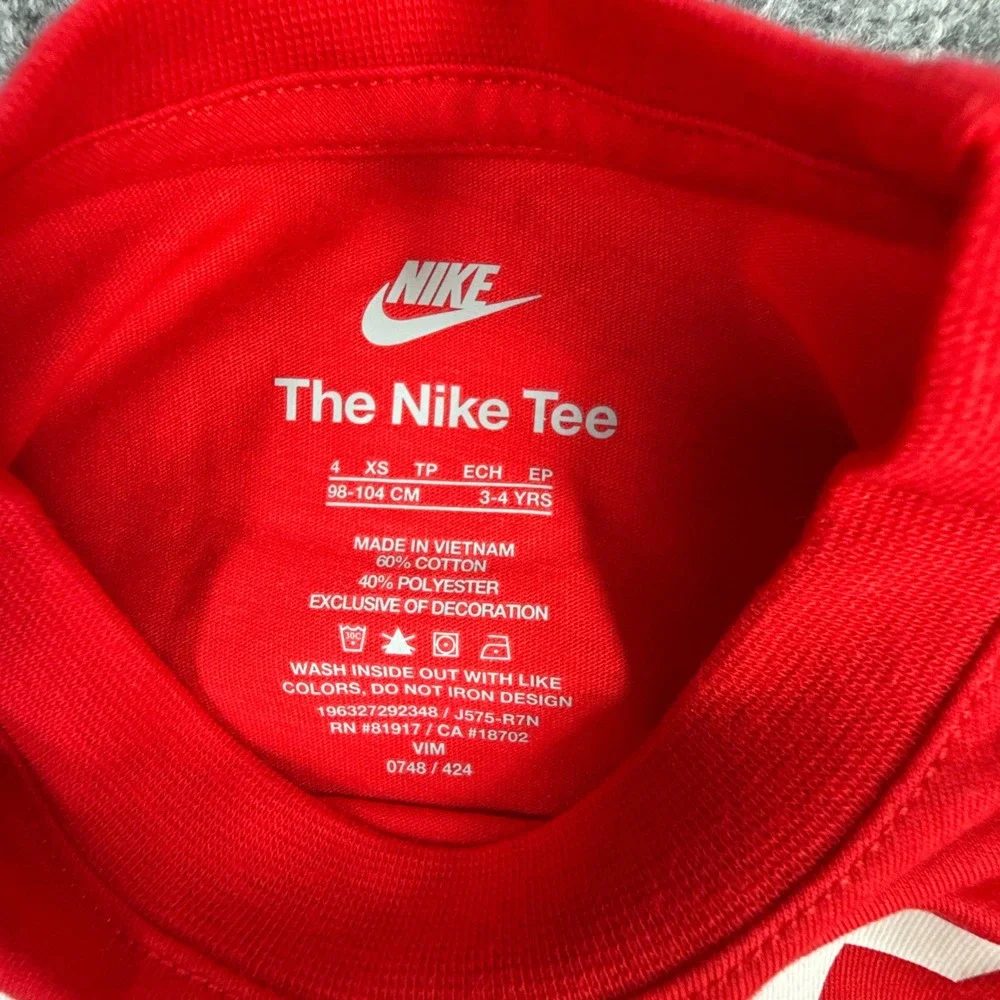 Nike Kids Size 4 XS Red Sportswear Futura Logo T-Shirt NWT